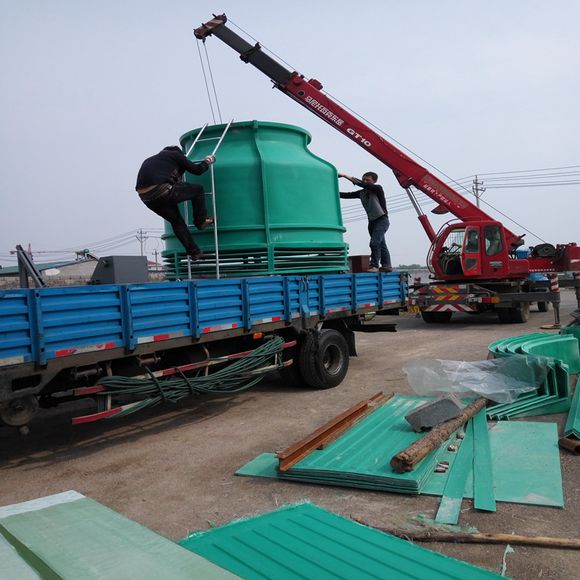 工業冷卻塔安裝施工現場